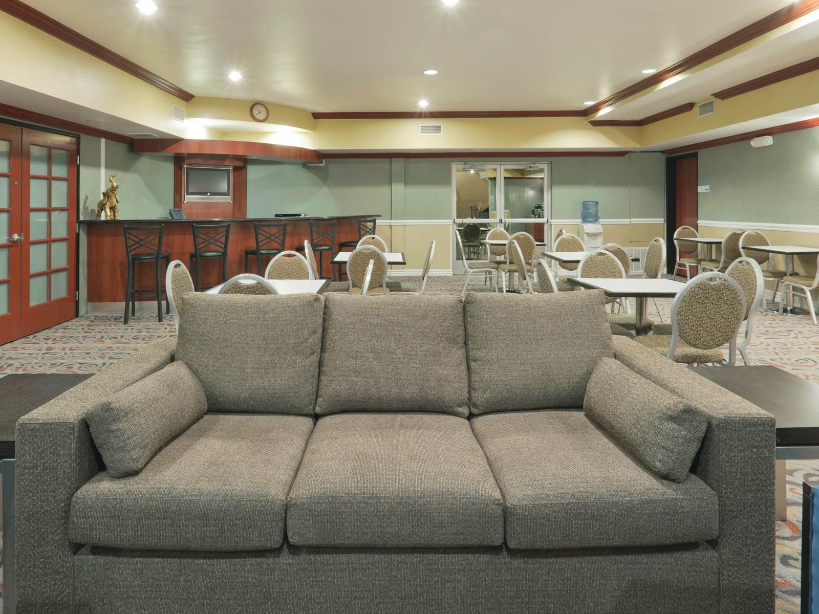 Holiday Inn Express & Suites Bakersfield Central By Ihg Kültér fotó