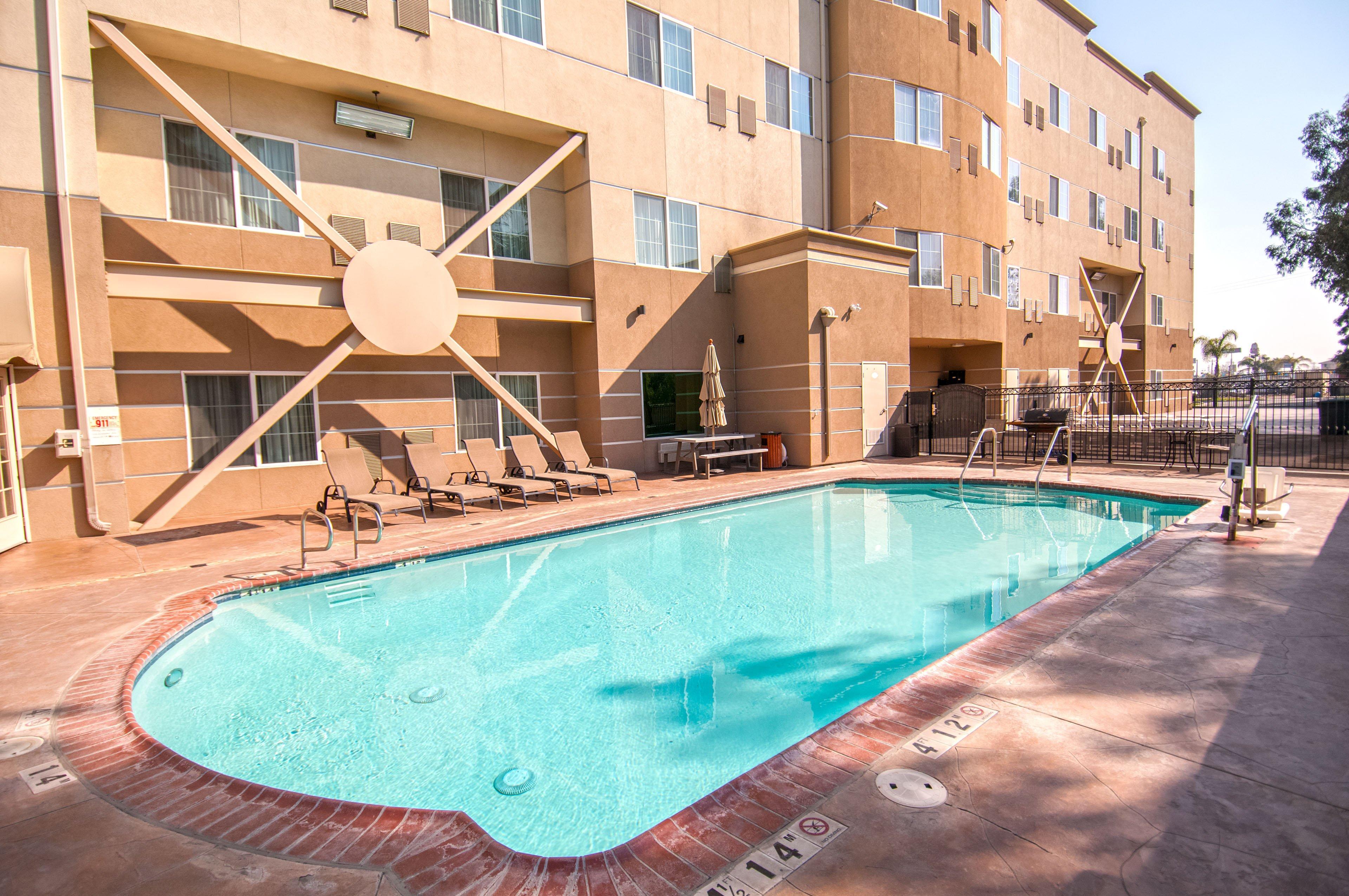 Holiday Inn Express & Suites Bakersfield Central By Ihg Kültér fotó