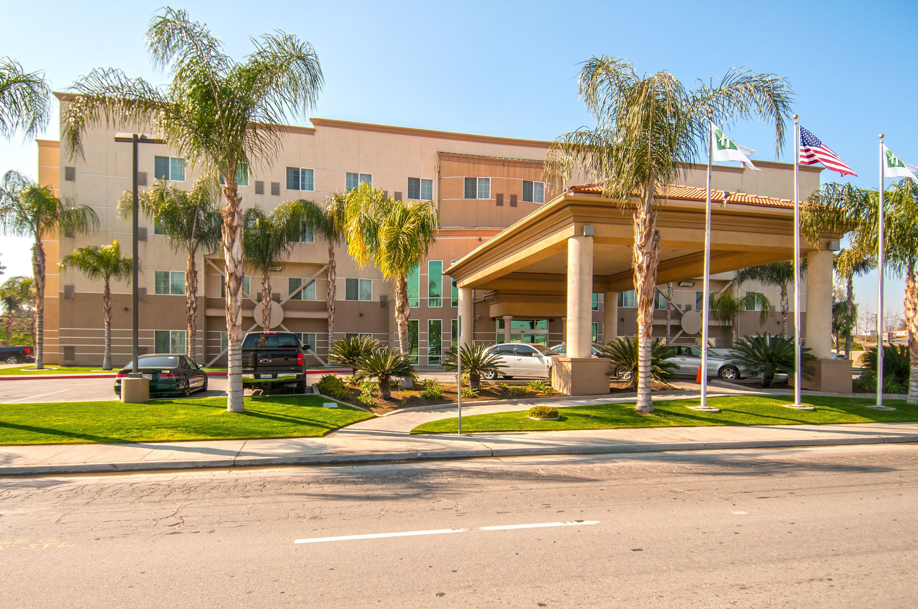 Holiday Inn Express & Suites Bakersfield Central By Ihg Kültér fotó