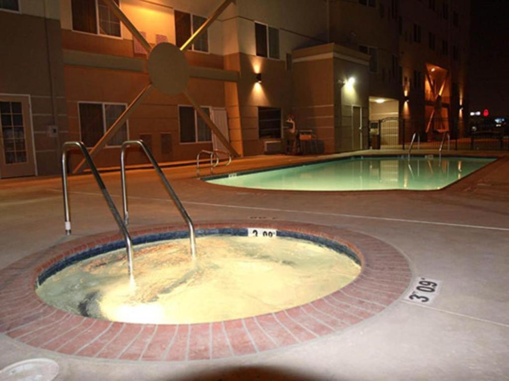Holiday Inn Express & Suites Bakersfield Central By Ihg Kültér fotó