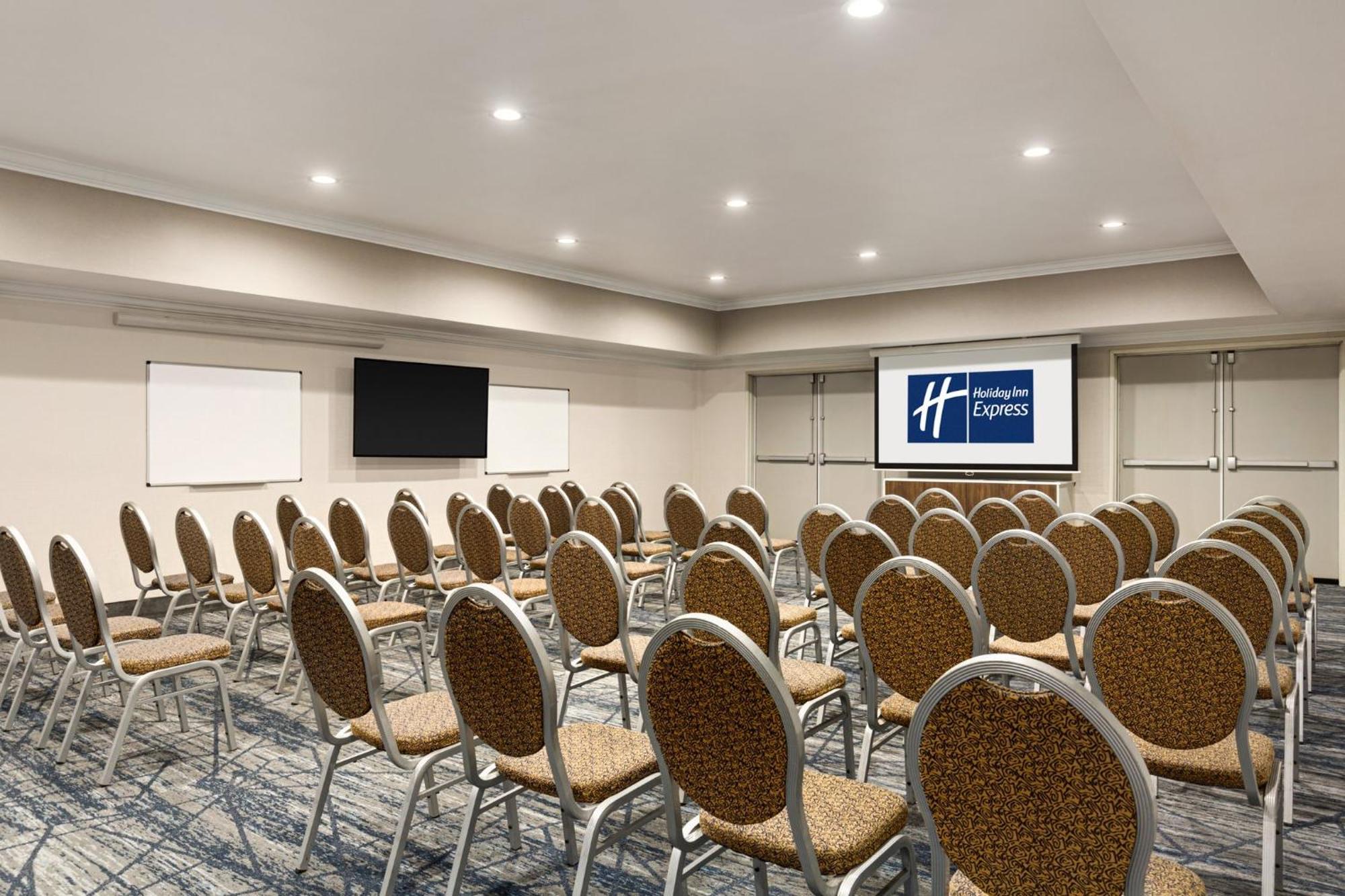 Holiday Inn Express & Suites Bakersfield Central By Ihg Kültér fotó