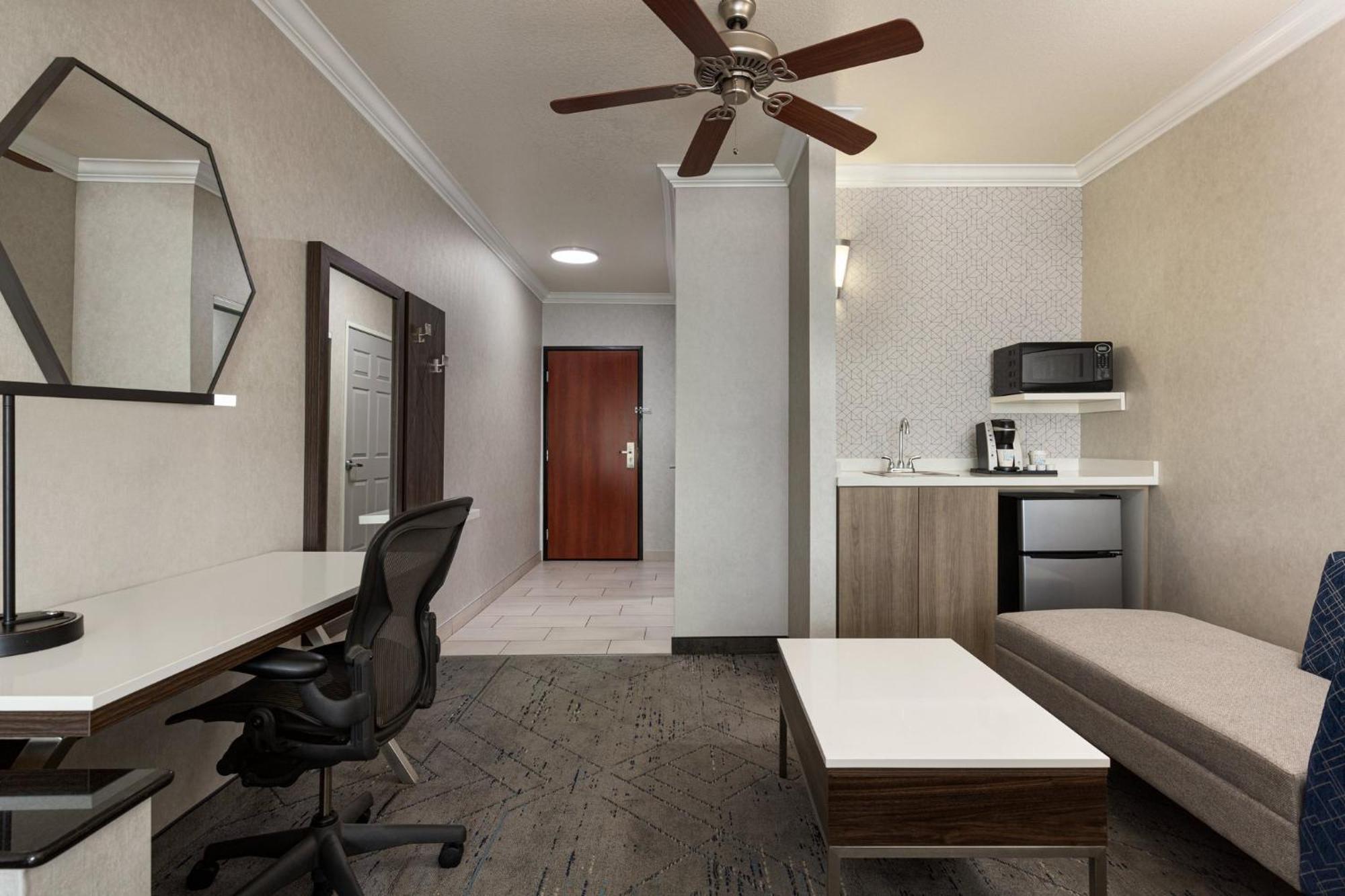 Holiday Inn Express & Suites Bakersfield Central By Ihg Kültér fotó