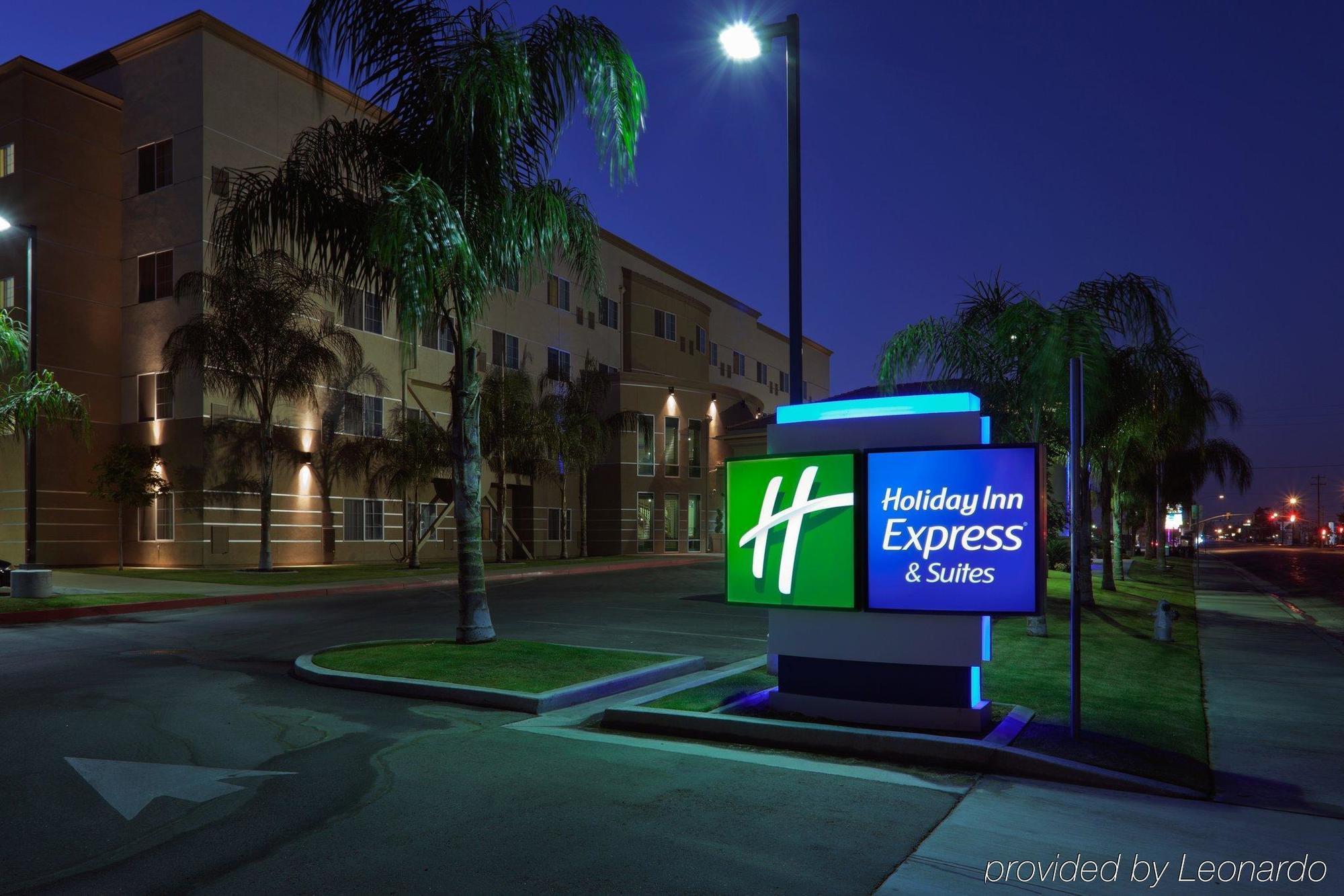 Holiday Inn Express & Suites Bakersfield Central Kültér fotó
